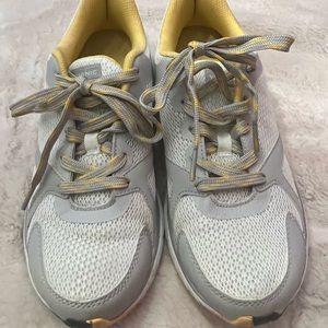 Vionic Women walking shoe Size 9